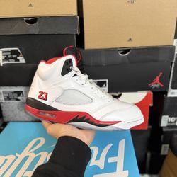 2025 Jordan Fire Red 5s Black Tongue size 10 VNDS