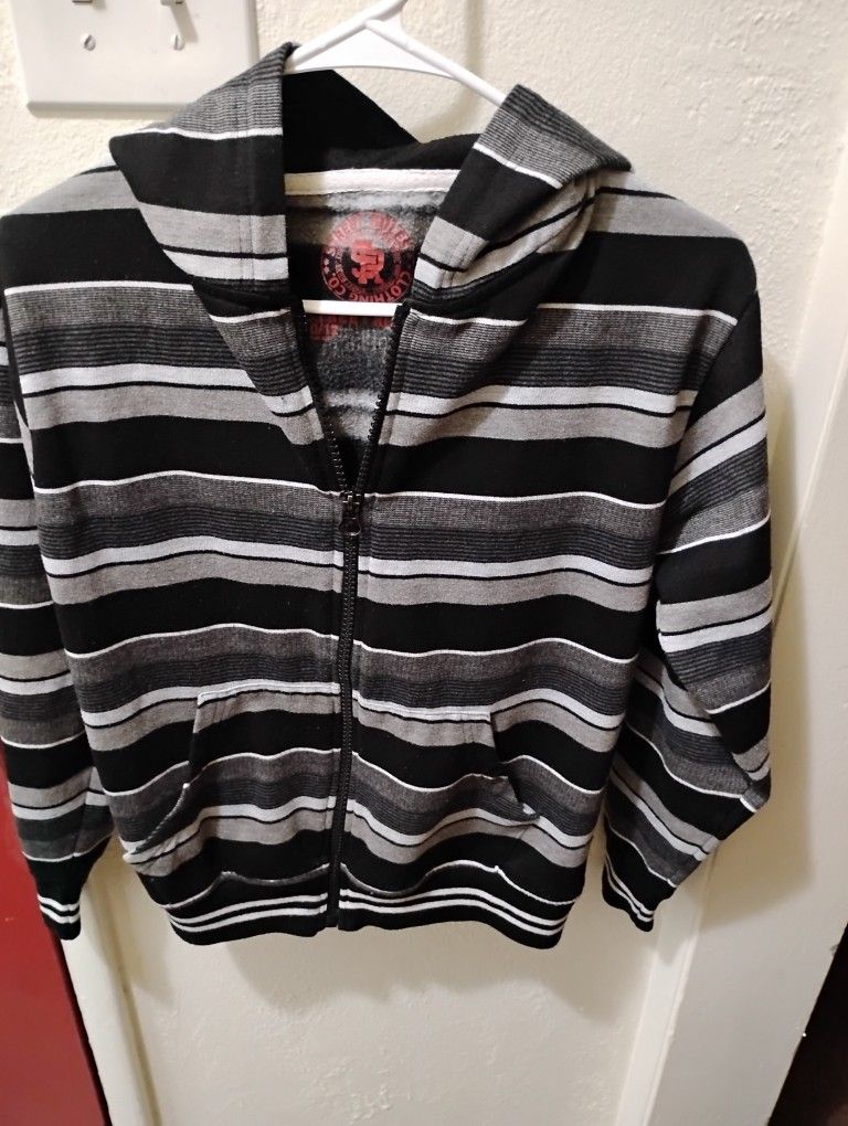 Bundle Of Boys Hooded Sweatshirts All Size (10-12) Selling As A Bundle $35 For All Located In Reedley