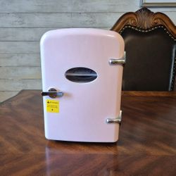 MINI FRIDGE - New