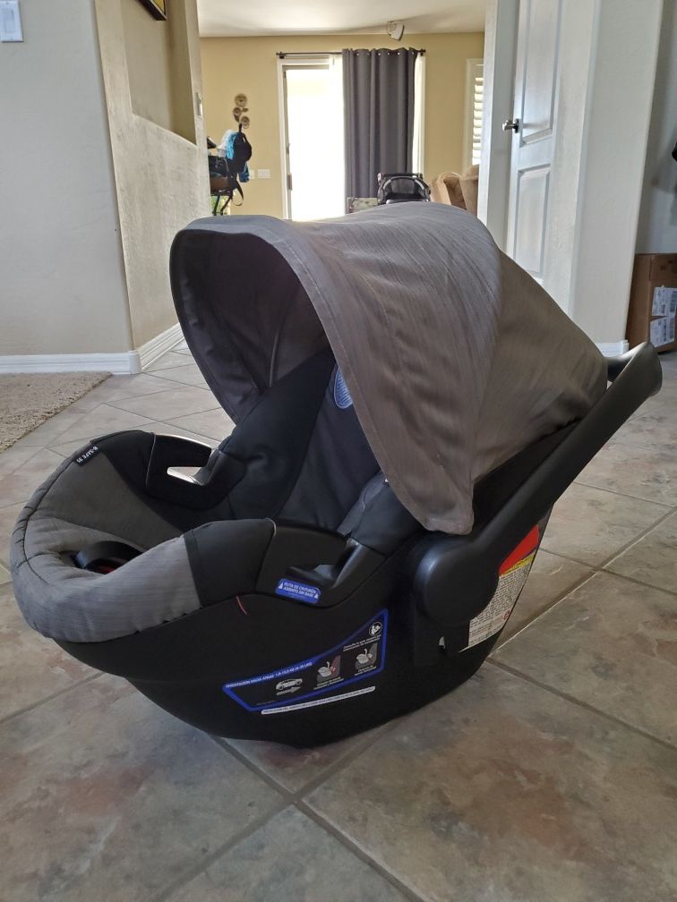 Britax B-35 Infant Car Seat