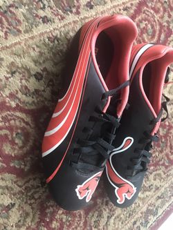 Puma soccer shoes size 5
