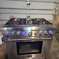 Thermador 36in Range Natural Gas