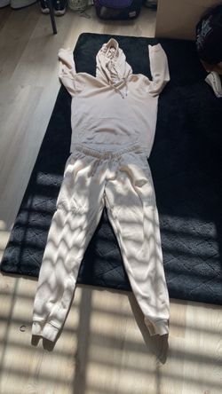 Nike sweat suit crème color size small in kids