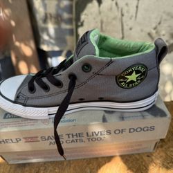 Converse Tennis Shoes 