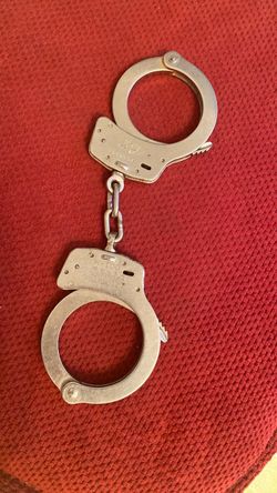 Smith & Wesson Model 100 Handcuffs, Nickel, Rare serial number 950204 Solid RARE
