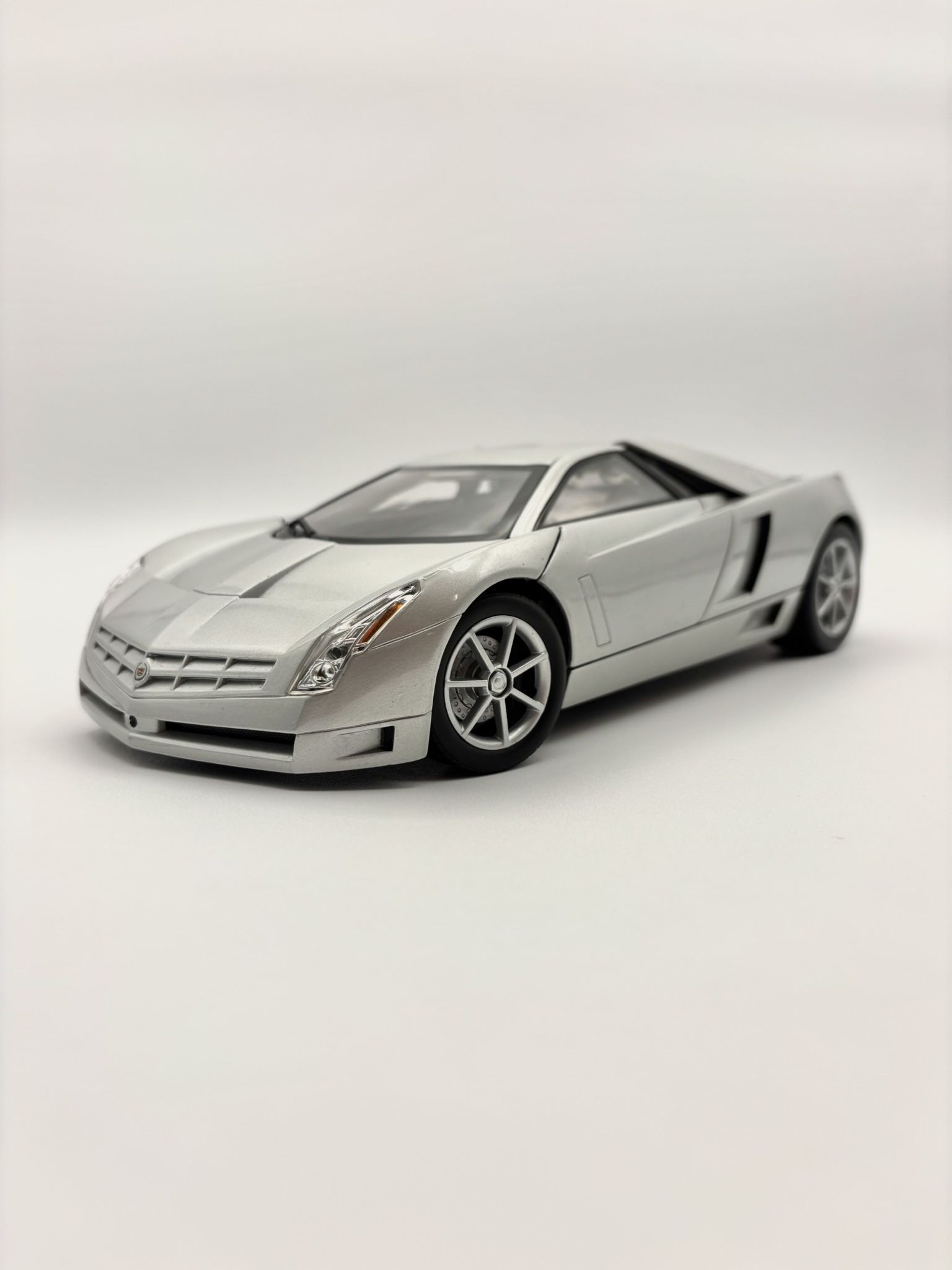 2002 Cadillac Cien Concept Car, 1:18 diecast model car from