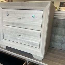 1 Nigthstand  / Cabinet