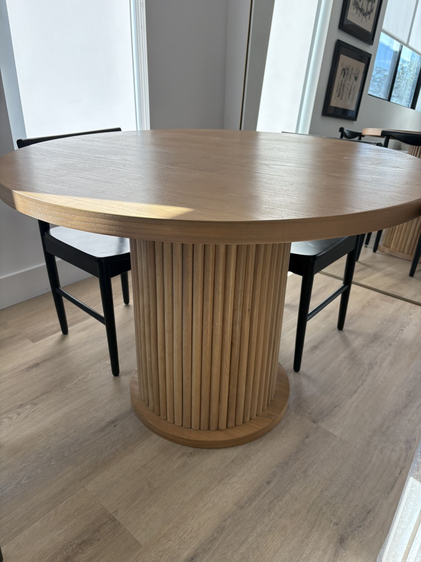 Round Dining Table 