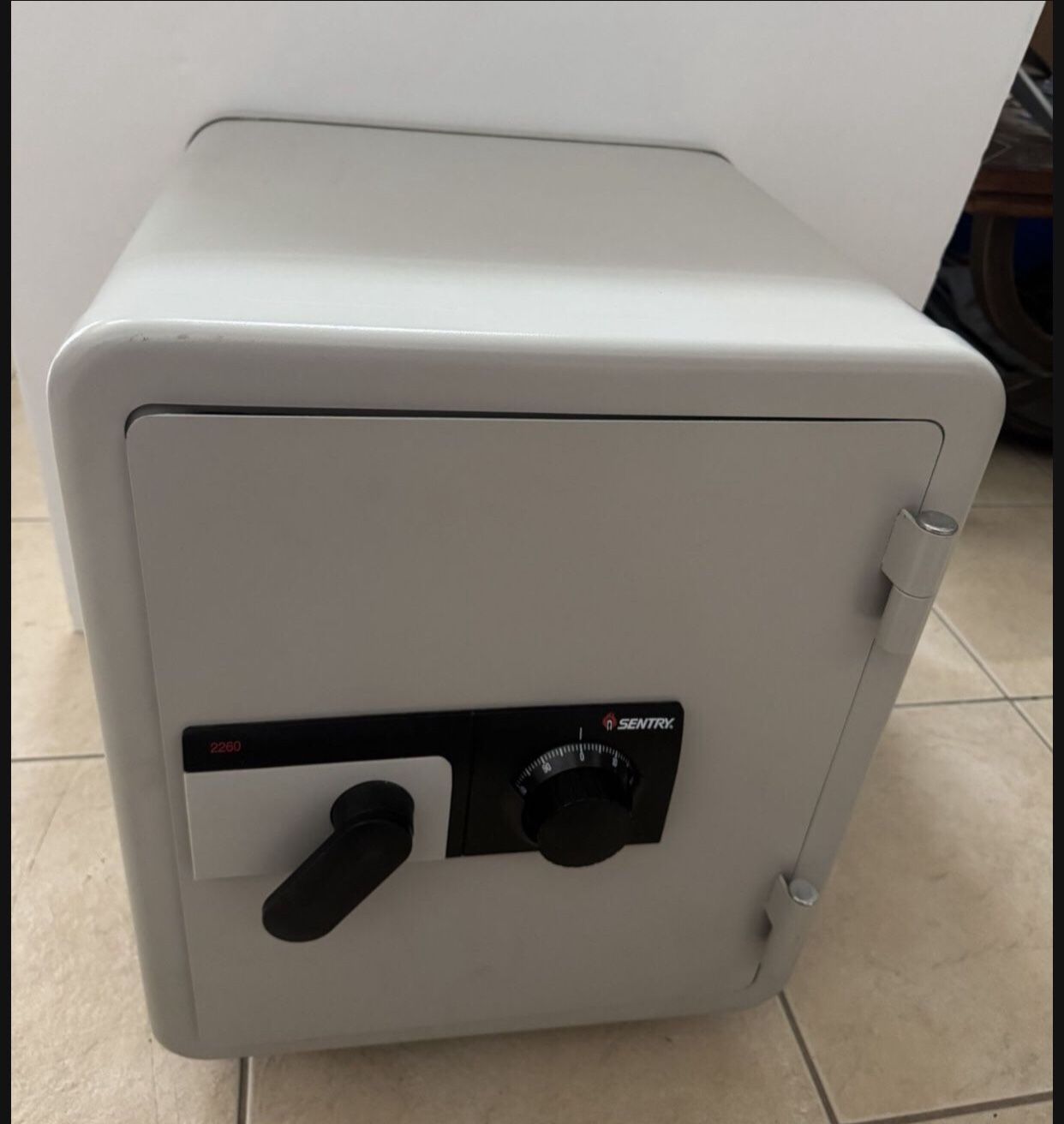 Sentry Safe 2260 No Combo, But is Unlocked