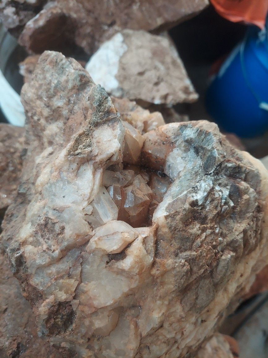 Quartz Crystal Yard Rocks Med To Ex Large Size
