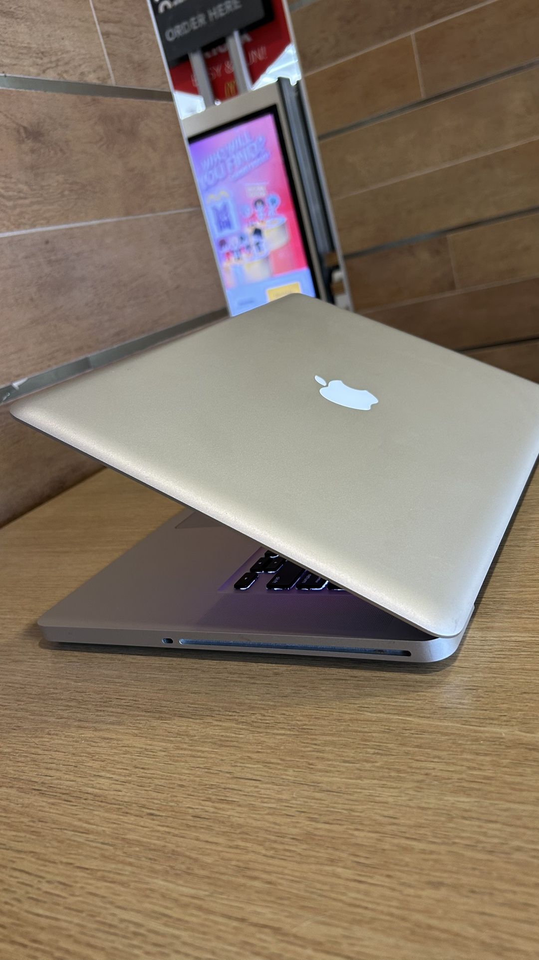 Apple MacBook Pro 15” I7/8GB/256GB SSD $180