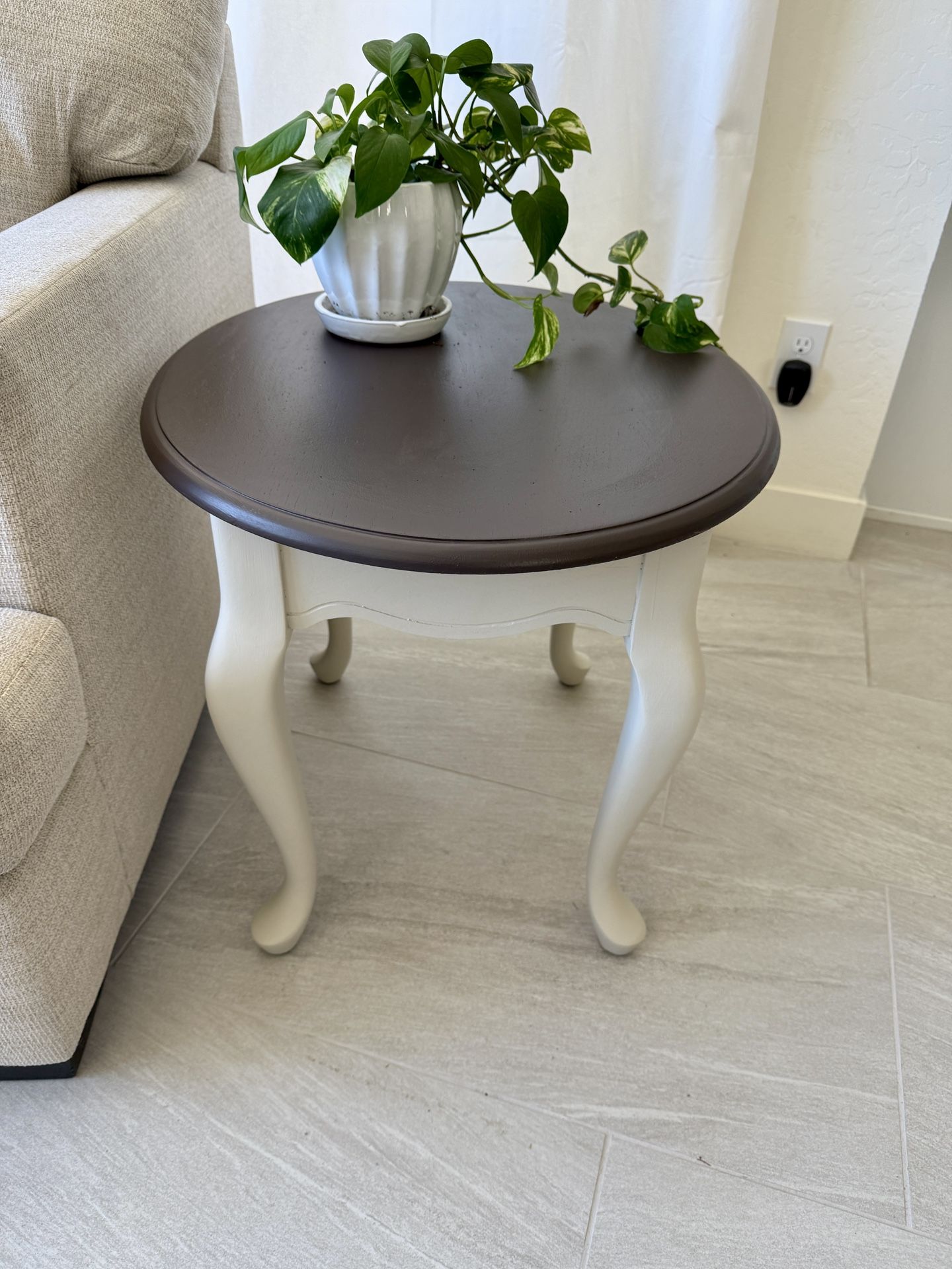 🎨 Beautiful Refinished End Tables – Set of 2 🎨