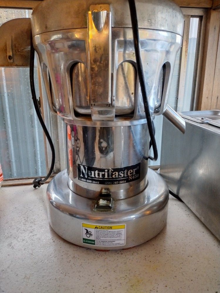 Nutrifaster N450 Commercial Juicer & Spare Parts