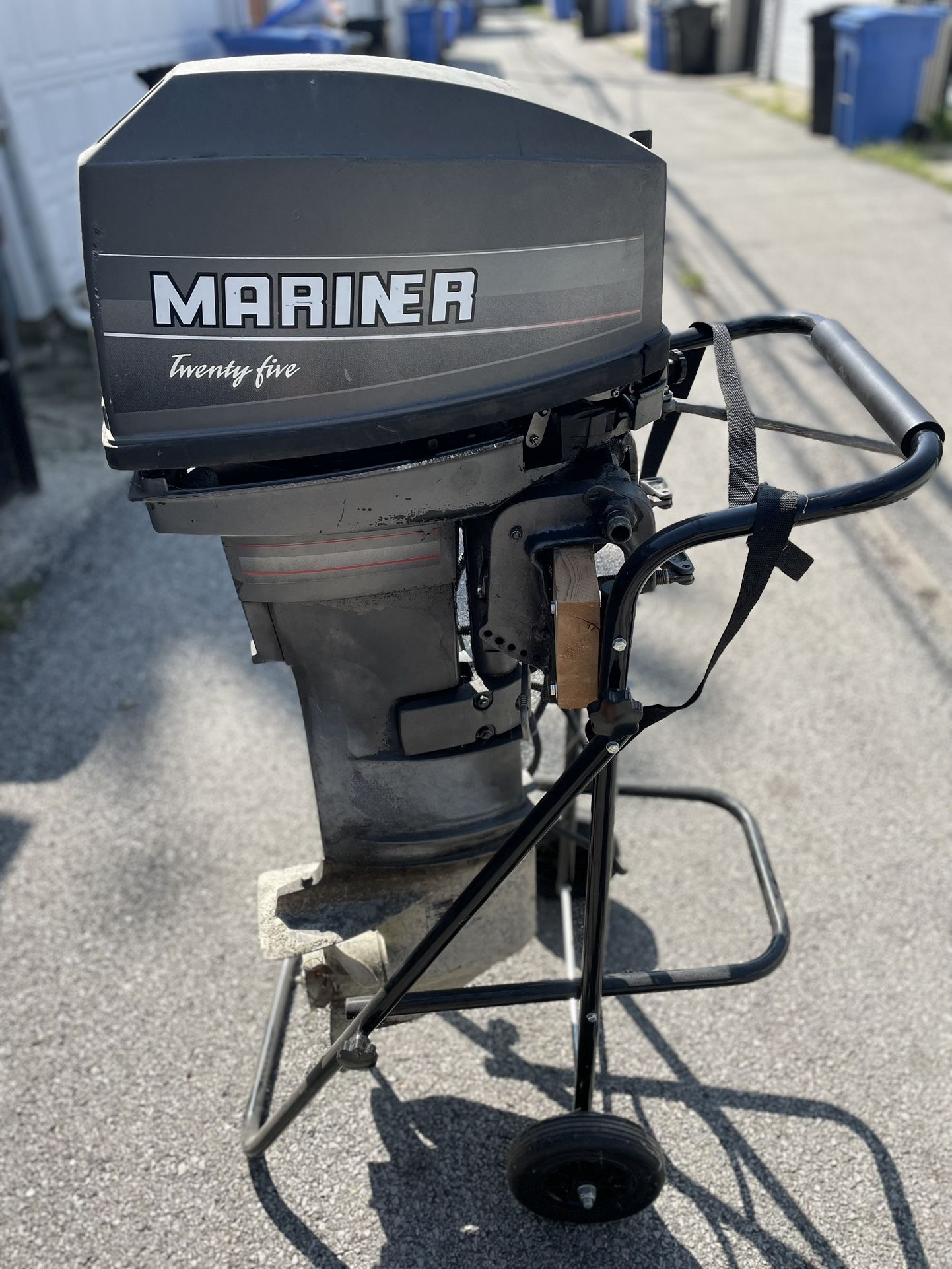 Outboard Motor Stand - included Mariner 25hp Outboard Motor (Seized)