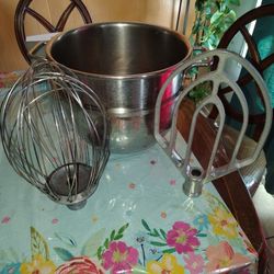 Hobart 30  Qt Mixer Bowl  Wire Whip And Flat Beater 