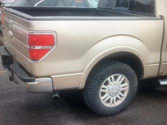 Truck bed for a Ford f150 2011 no light or tailgate askin $700
