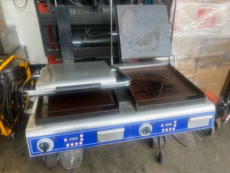 Globe GSGDUE14D Dual Flat Panini Grill. Tortillas Too!