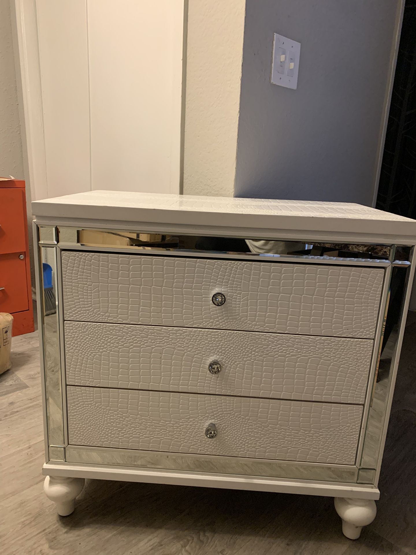 Elegant 30X30 Nightstand/Accent Table