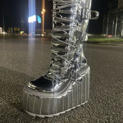 YRU metallic silver platform boots size 8