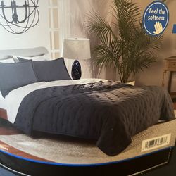New with tags King size comforter