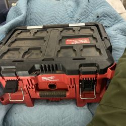 Milwaukee Pack out 22 Inch Box 