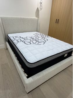 Queen size mattress pillow top 12”.    New mattress in a plastic sealed