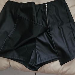 Shein Black Pleather Skirt/Skort/Shorts 1XL
Pick up Tamarac 33319
