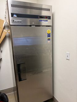 Everest ESF1 Commercial 1-Door Freezer – Needs Compressor