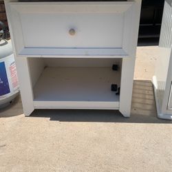 Desk&Night Stands(2)