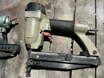 Pneumatic nailer