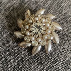 Vintage Brooch Costume Jewelry 