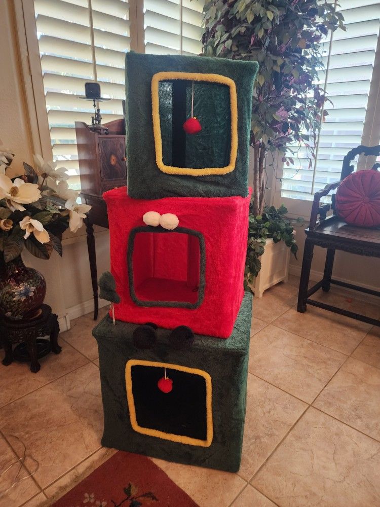 Christmas Cat Tree!! $85 Obo