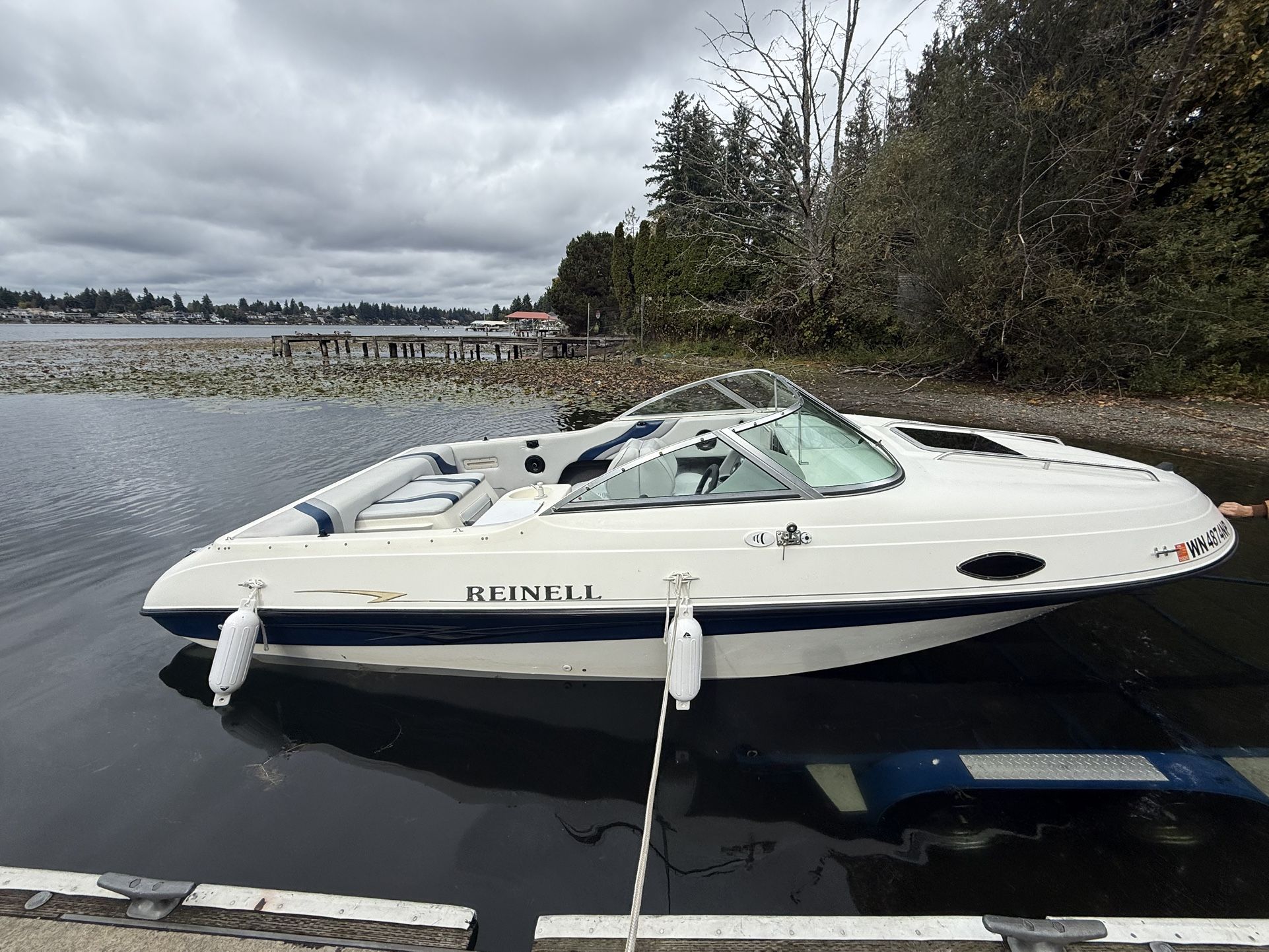 2004 Reinell 200c 5.0L 21foot cuddy boat