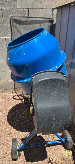 Hello, I’m selling a cement mixer. It was used only once and is practically new. Originally $360, I’m letting it go for $150.