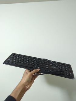 Amazon Basics Keyboard With Media Controls And Numpad