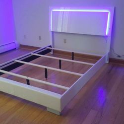 NEW MODERN FELICITY GLOSSY WHITE WITH BLUE LED LIGHTING QUEEN SIZE BED FRAME