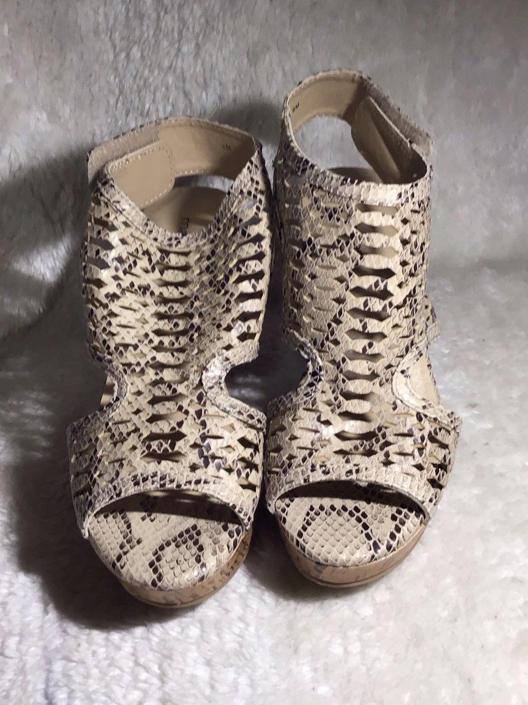 MAURICES WEDGE HEELS SIZE 8