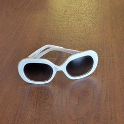 Kate Spade CAREEN/S 0EG8 Y7 White Oval Sunglasses 53x20x135. Frame in 
very good shape, lenses have some scratches.
Feature a retro-inspired, thick fu
