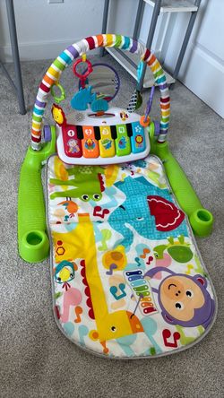 Fisher-Price Deluxe Kick & Play Piano Gym