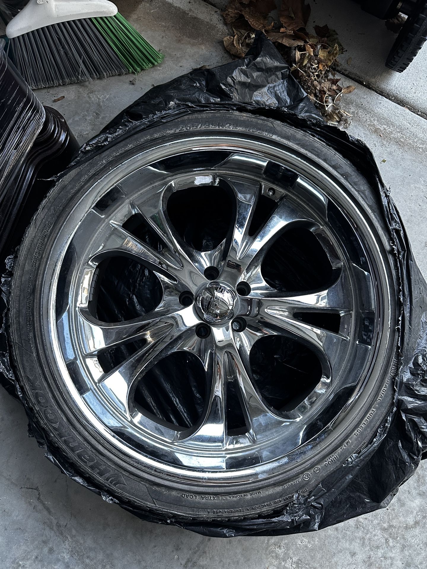 4 - 22” Boss Motorsport Rims 5 Lug 5x120.7
