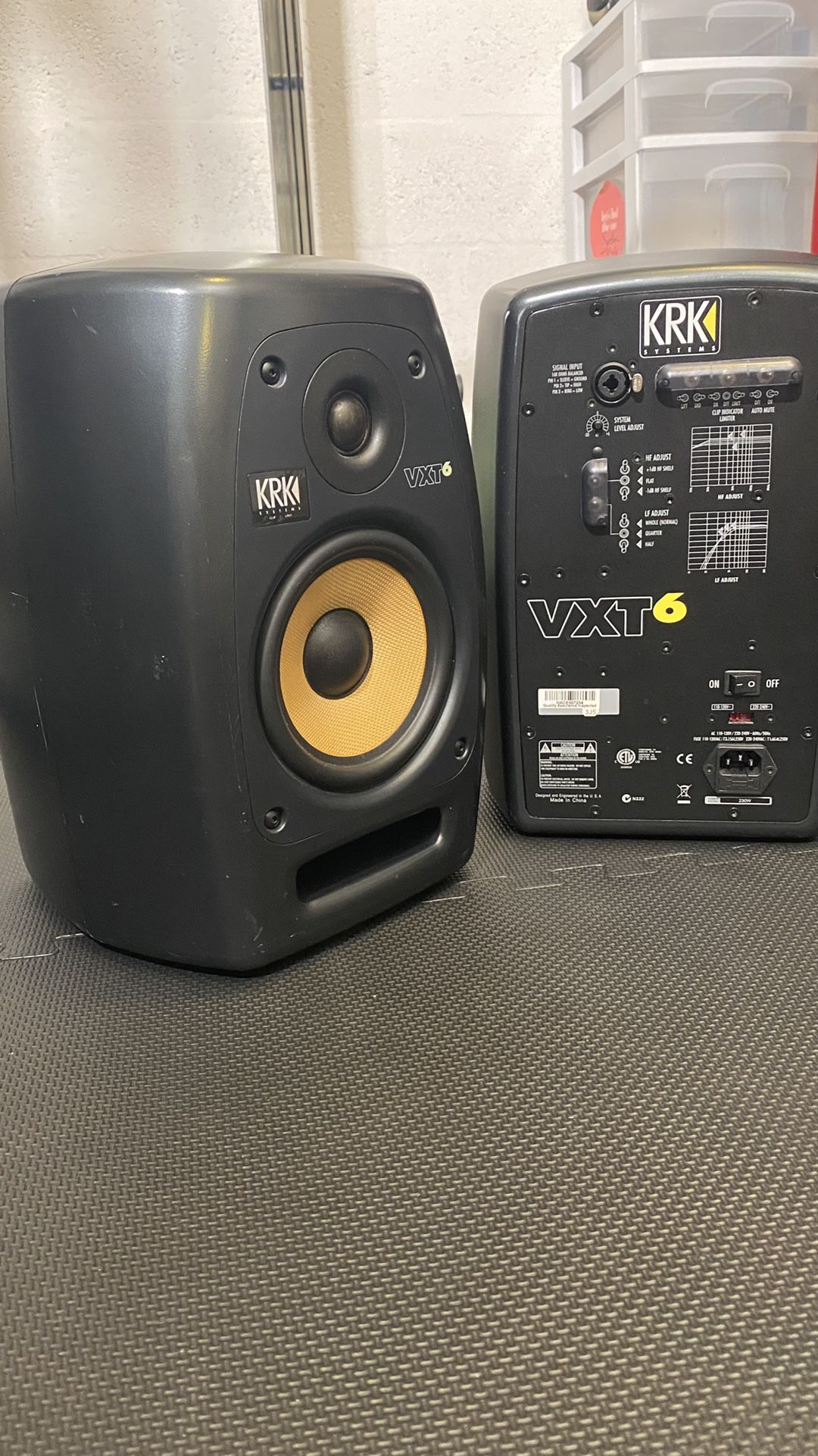FOR PARTS!! TWO KRK VXT6 Professional Studio Monitor Speakers