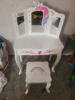 Kids unicorn/rainbow vanity