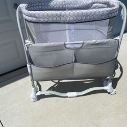 Ingenuity Dream & Grow Bedside Baby Bassinet 2- Mode Crib 0-12 Months 