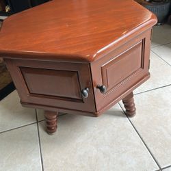 Vintage Tell City Solid Hard Rock Maple Colonial Early American Octagonal Accent Table.