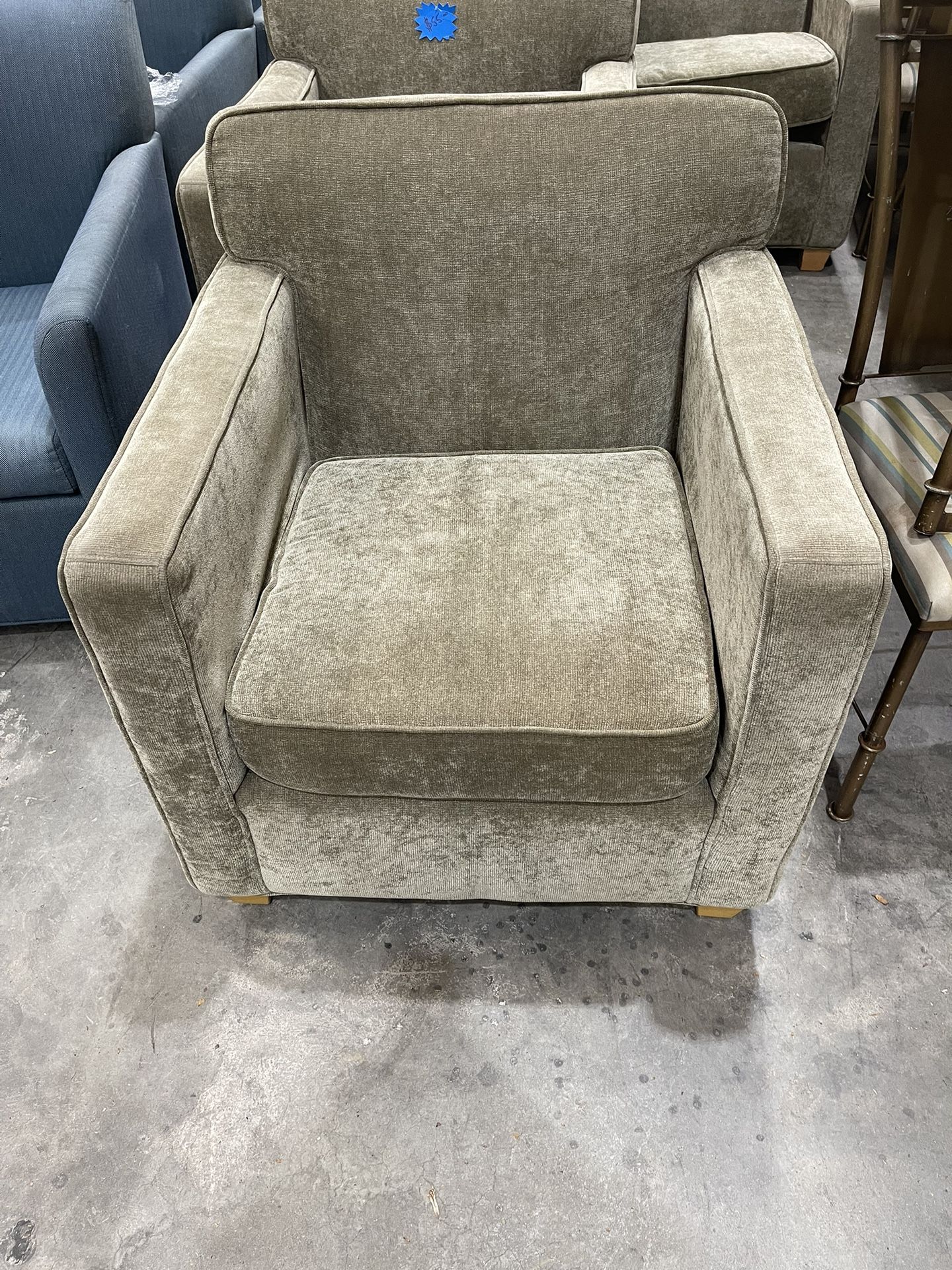 Crushed Velvet Comfort Chair 