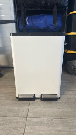 Kitchen Trash and recycle - soft close lids with foot handles