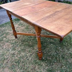 Beautiful Antique Hard maple Table 