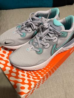 WMNS NIKE RENEW RUN WOMEN SIZE 8.5
