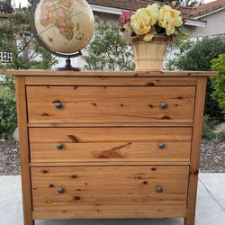 Solid Wood Dresser Chest of Drawers Furniture Great Condition 