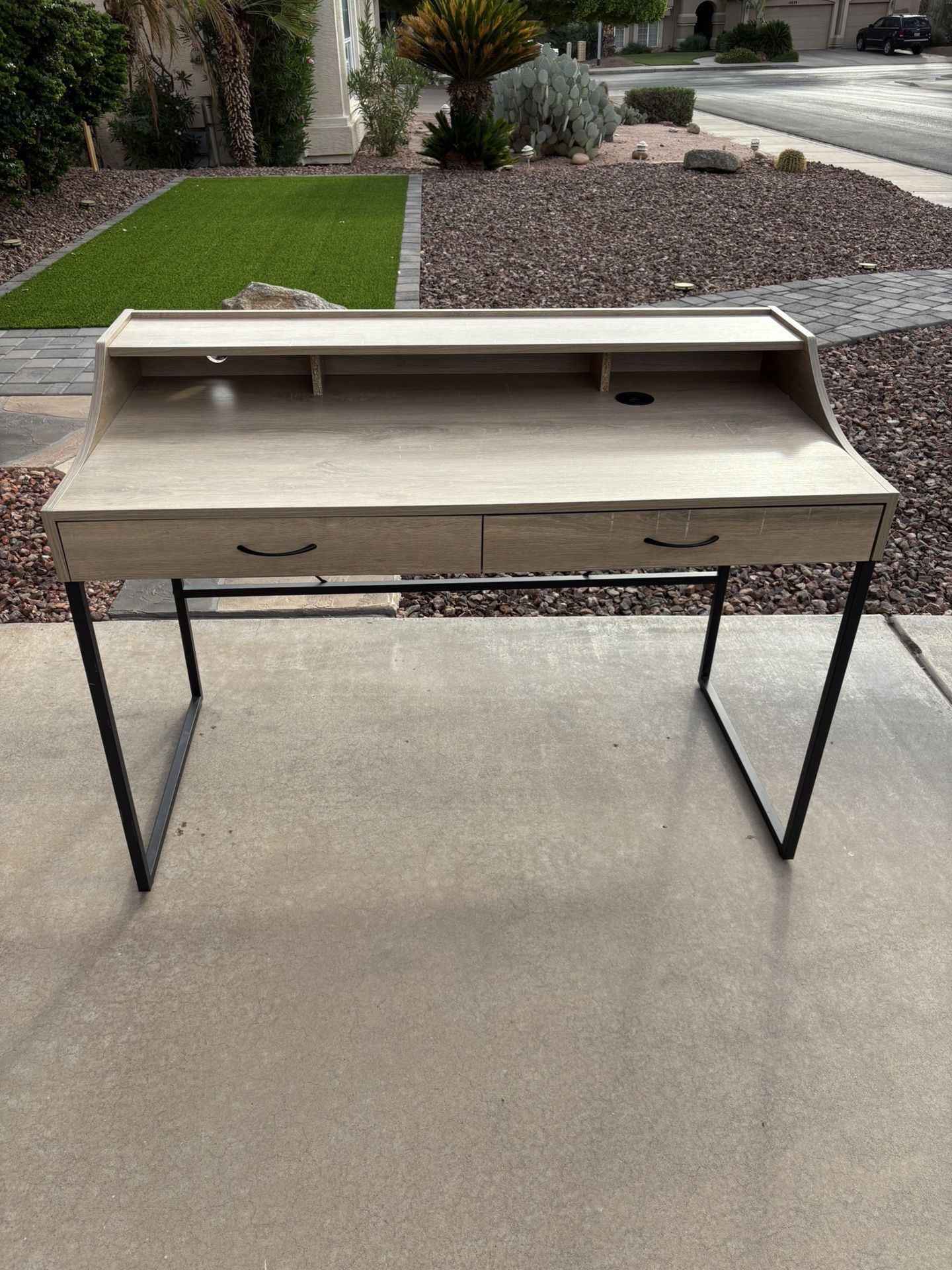 Student desk: Light Wood w/drawers & hutch